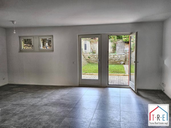 Stabio | Casa nel nucleo con giardino privato, terrazze e posteggio 12
