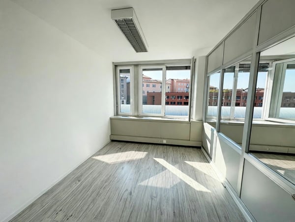 Mendrisio – prossimo a Piazzale Alle Valle | Ufficio signorile di 50 m² 2
