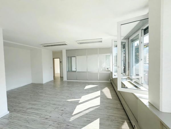 Mendrisio – prossimo a Piazzale Alle Valle | Ufficio signorile di 50 m² 4