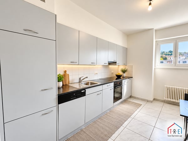 MENDRISIO – LUMINOSO APPARTAMENTO DI 2.5 LOCALI CON BALCONE, ASCENSORE E POSTO AUTO 2