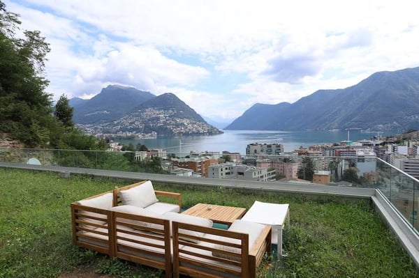 ATTICO CON TERRAZZO CON VISTA LAGO 2