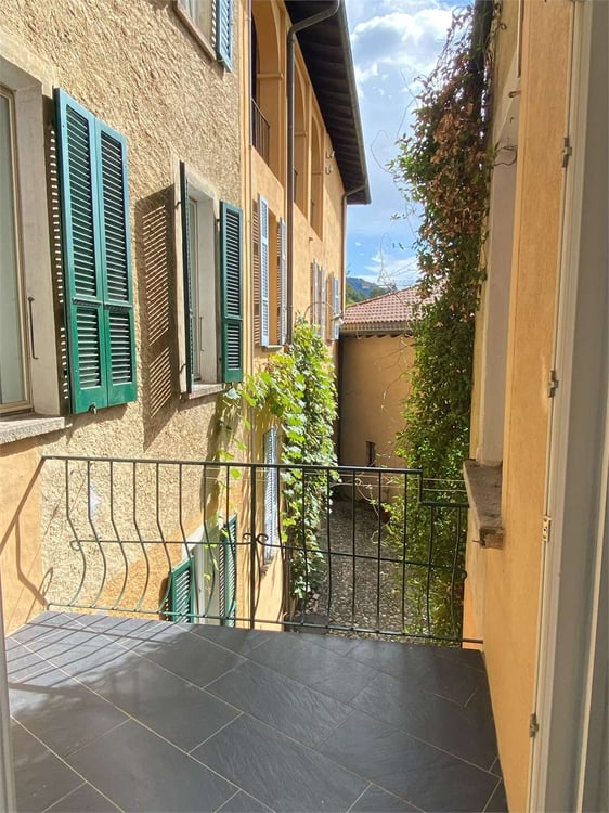 Stabile Residenziale e Commerciale a Cureglia 2