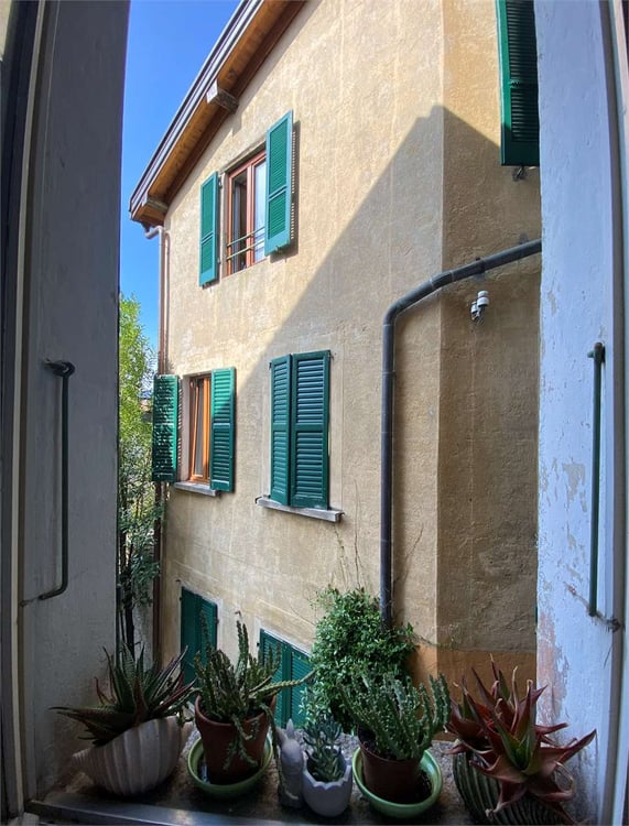 Stabile Residenziale e Commerciale a Cureglia 8