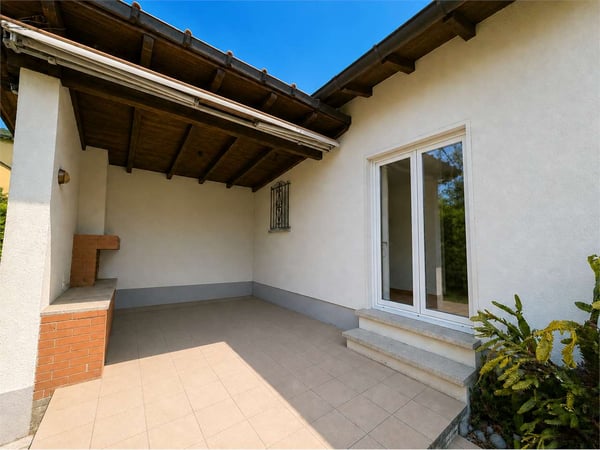 Casa unifamiliare con giardino e potenziale edificatorio a Taverne 6