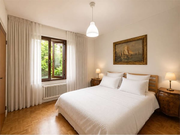 Villa bifamiliare con vista aperta e importante potenziale edificatori 13
