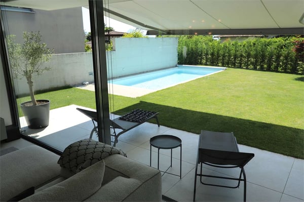 VILLA CON GIARDINO E PISCINA 2