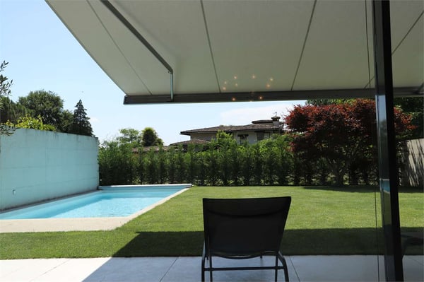 VILLA CON GIARDINO E PISCINA 1