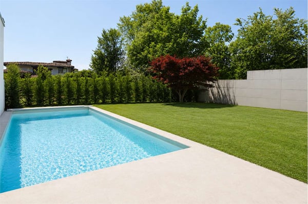 VILLA CON GIARDINO E PISCINA 1