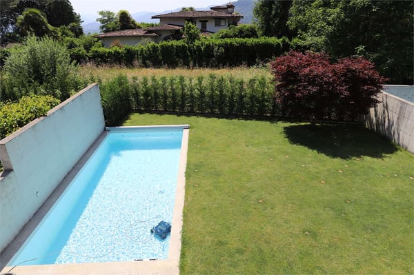 VILLA CON GIARDINO E PISCINA 4