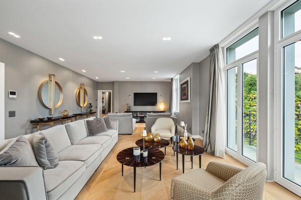 PRESTIGIOSA VILLA CON VISTA LAGO VICINO AL CENTRO 2