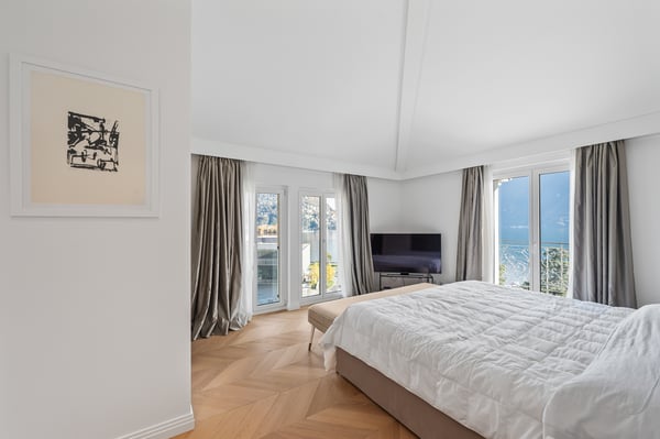 PRESTIGIOSA VILLA CON VISTA LAGO VICINO AL CENTRO 6