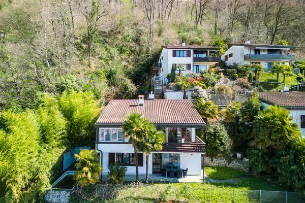 ESCLUSIVA VILLA 1.5 LOCALI CON PANORAMA LAGO E PISCINA 1