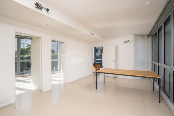 UFFICIO VICINO ALLA STAZIONE CENTRALE 12