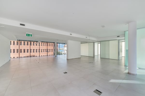 ELEGANTE UFFICIO CON VISTA LAGO A PARADISO 4