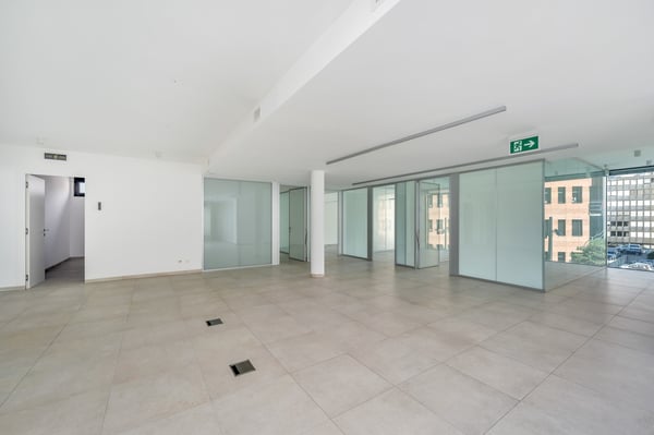 ELEGANTE UFFICIO CON VISTA LAGO A PARADISO 3