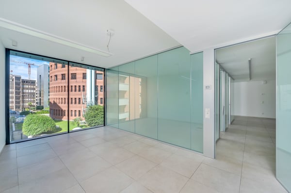 ELEGANTE UFFICIO CON VISTA LAGO A PARADISO 6