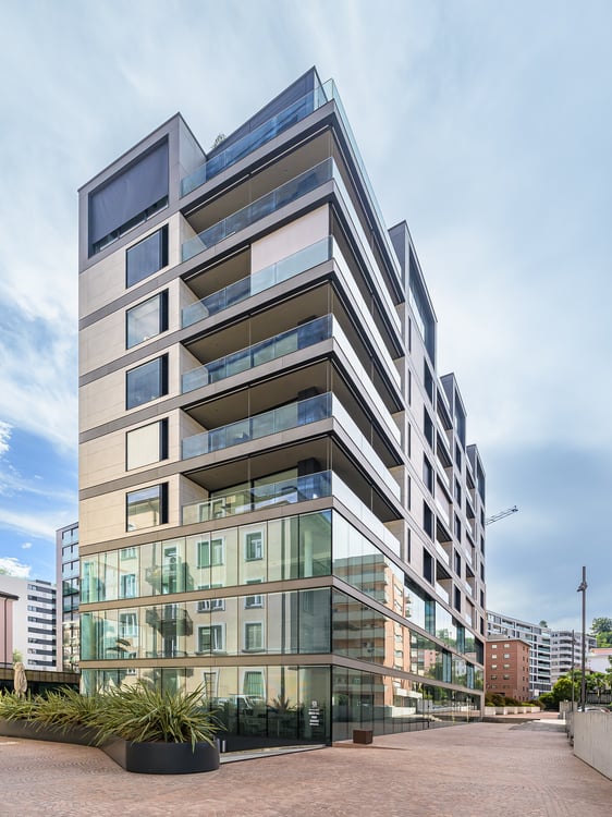 ELEGANTE UFFICIO CON VISTA LAGO A PARADISO 1