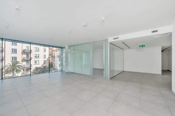 ELEGANTE UFFICIO CON VISTA LAGO A PARADISO 5