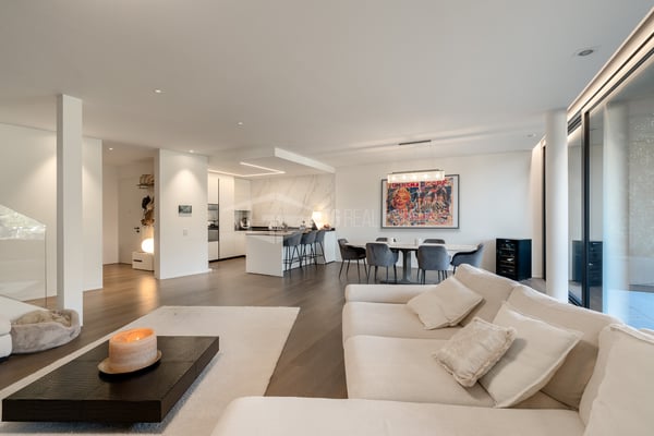 MODERNO DUPLEX CON TERRAZZA E GIARDINO: Un'opera d?arte da vivere. 2