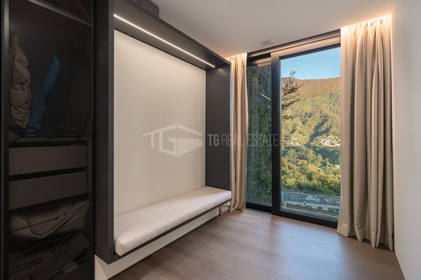 MODERNO DUPLEX CON TERRAZZA E GIARDINO: Un'opera d?arte da vivere. 9