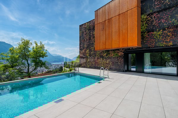 MODERNO DUPLEX CON TERRAZZA E GIARDINO: Un'opera d?arte da vivere. 13