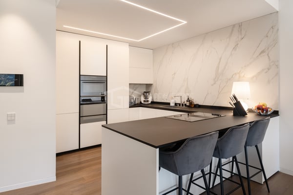 MODERNO DUPLEX CON TERRAZZA E GIARDINO: Un'opera d?arte da vivere. 4