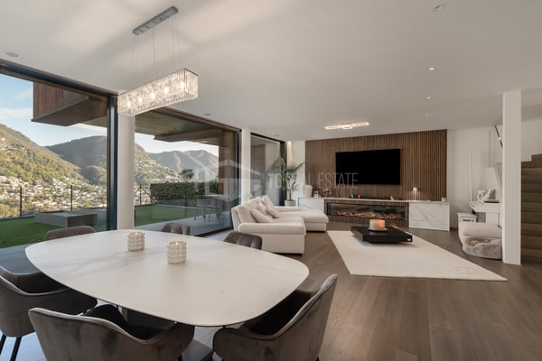 MODERNO DUPLEX CON TERRAZZA E GIARDINO: Un'opera d?arte da vivere. 5