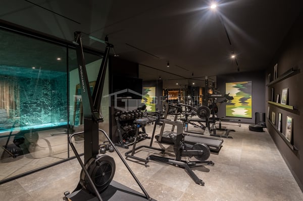 EXCLUSIVE APARTMENT IN CHESA FORTUNA, ST. MORITZ 7