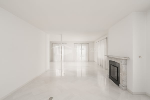 ELEGANTE ATTICO DI 3.5 LOCALI IN CENTRO LUGANO 2