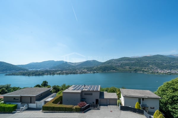 ATTICO CON SPLENDIDA VISTA LAGO A MONTAGNOLA 2