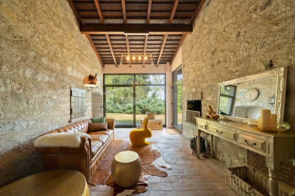 VILLA COMPLETAMENTE RISTRUTTURATA CON PARCO, PISCINA PANORAMICA E VISTA LAGO 3