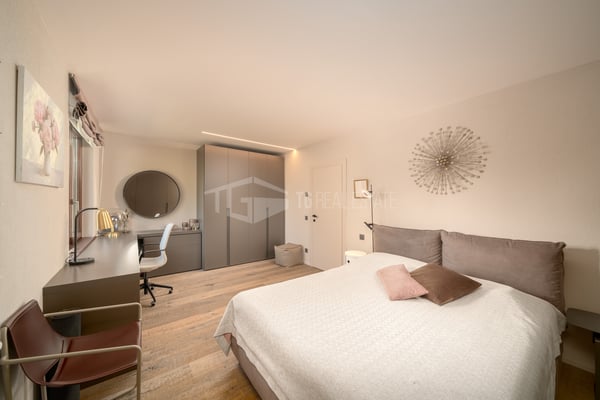 VILLA COMPLETAMENTE RISTRUTTURATA CON PARCO, PISCINA PANORAMICA E VISTA LAGO 13
