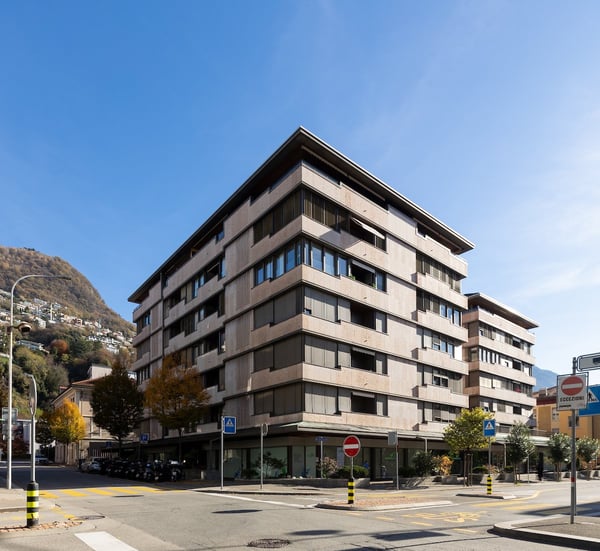 Attico elegante con vista parziale sul lago di Lugano 13