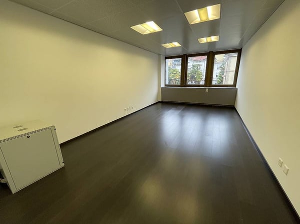 PARADISO, AFFITTASI UFFICIO 20 MQ 2