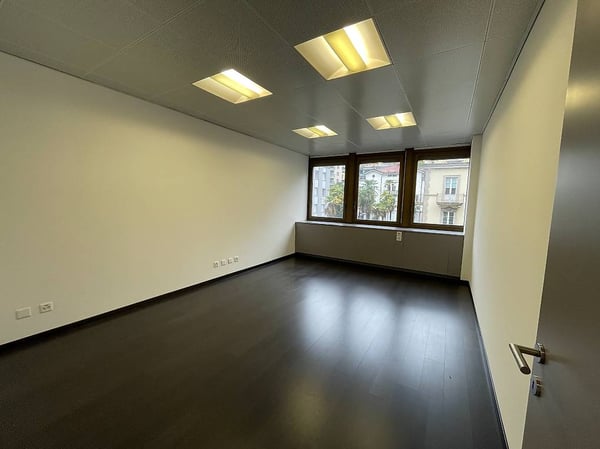 PARADISO, AFFITTASI UFFICIO 20 MQ 4