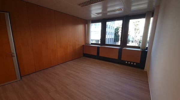 PARADISO, AFFITTASI UFFICIO RINNOVATO 128 MQ 3