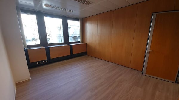 PARADISO, AFFITTASI UFFICIO RINNOVATO 128 MQ 4