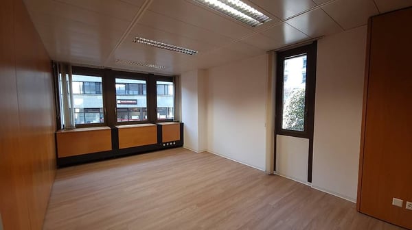 PARADISO, AFFITTASI UFFICIO RINNOVATO 128 MQ 7