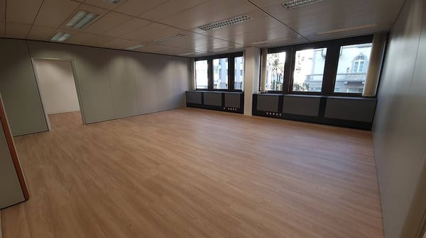 AFFITTASI UFFICIO RINNOVATO A PARADISO 120 MQ 3