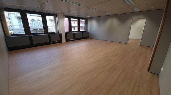 AFFITTASI UFFICIO RINNOVATO A PARADISO 120 MQ 1