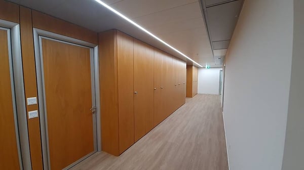 AFFITTASI UFFICIO RINNOVATO A PARADISO 120 MQ 5