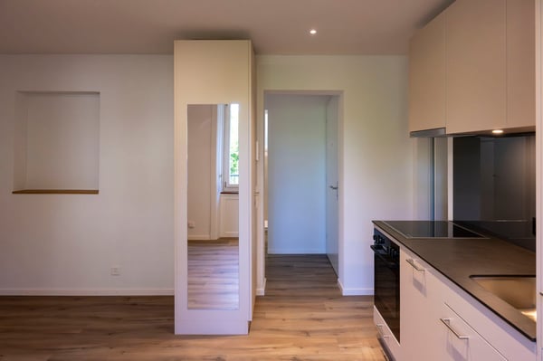Erstbezug Charmante 2-Zimmer-Wohnung teilmöbliert mit Gartensitzplatz und schönem Innenhof 3