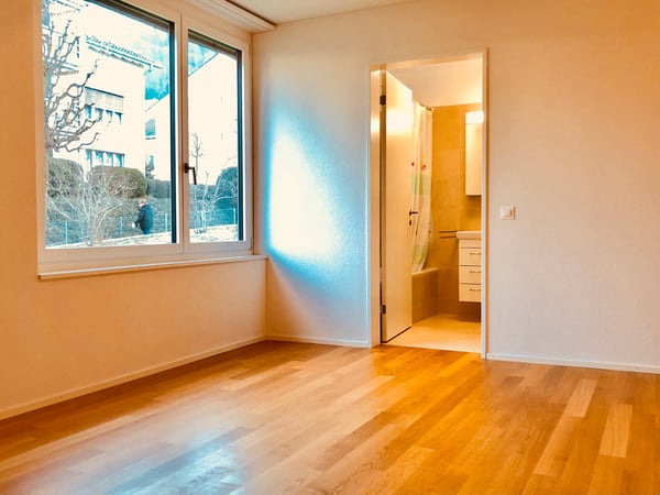 Optimal gelegene Wohnung mit Gartensitzplatz. 7