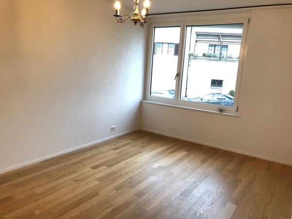 Optimal gelegene Wohnung mit Gartensitzplatz. 10