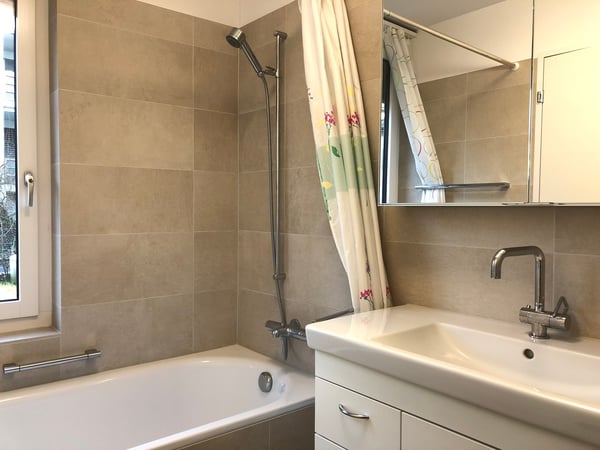 Optimal gelegene Wohnung mit Gartensitzplatz. 8