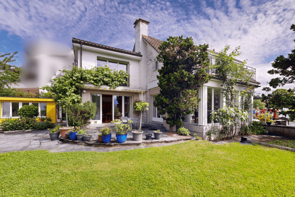 Wohnhaus mit Potential und Seesicht 1