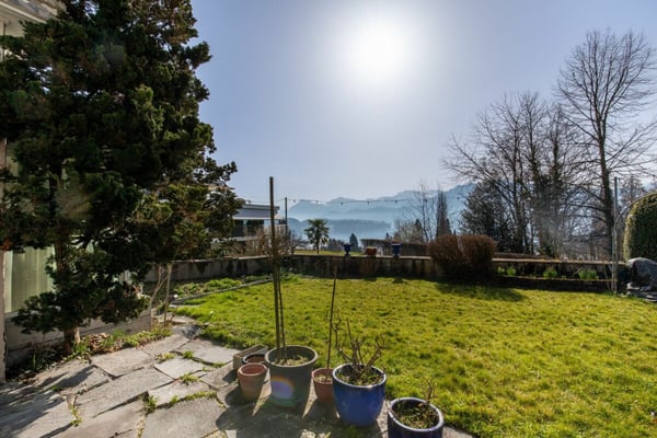 Wohnhaus mit Potential und Seesicht 11