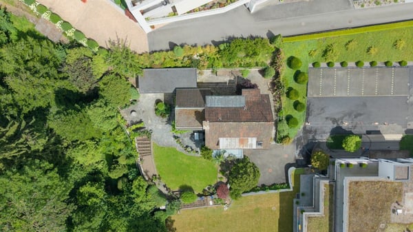 Wohnhaus mit Potential und Seesicht 9