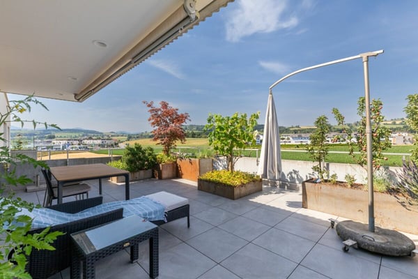 Terrassenparadies mit See- und Bergsicht 8