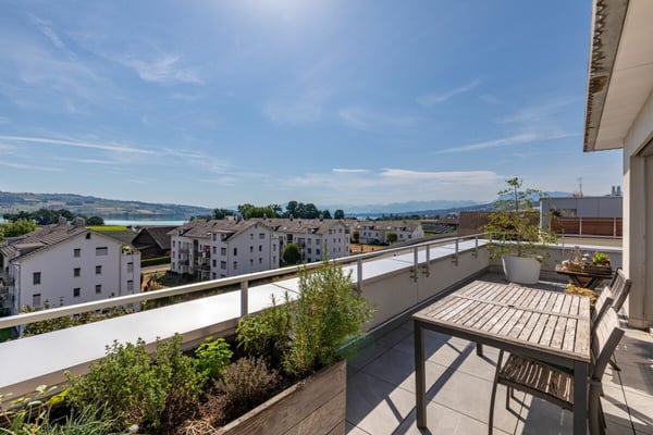 Terrassenparadies mit See- und Bergsicht 1